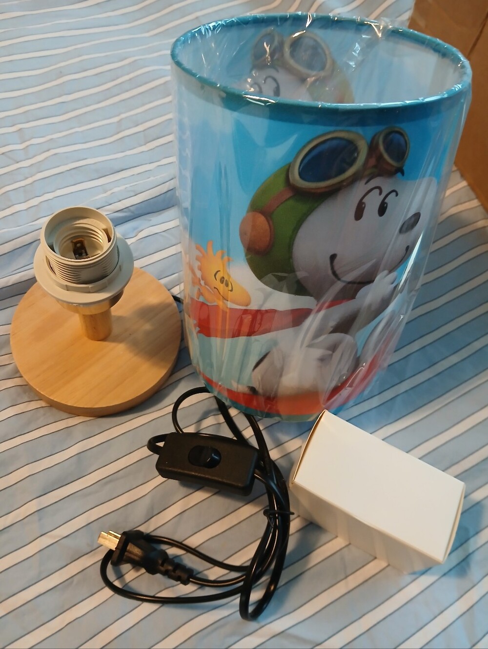 Children's Blue Cartoon Table Lamp with Wooden Base
